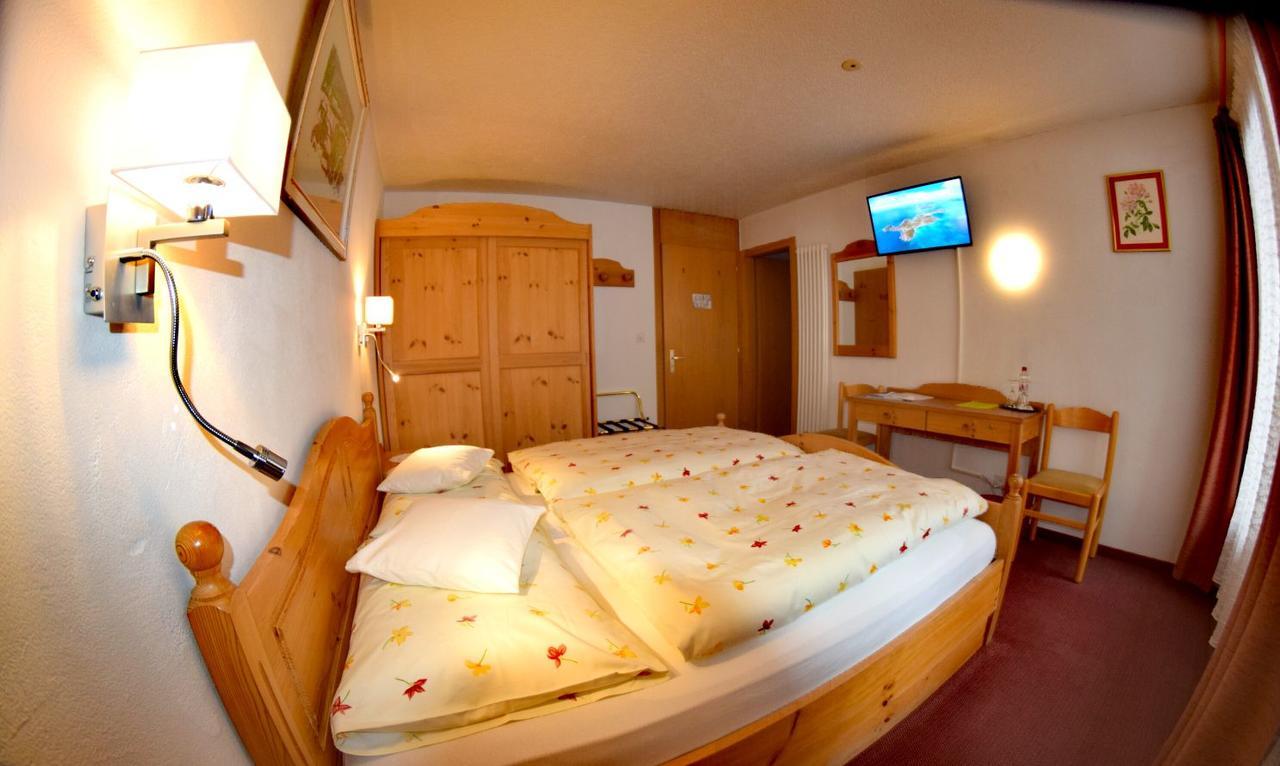 Doppelzimmer mit Balkon