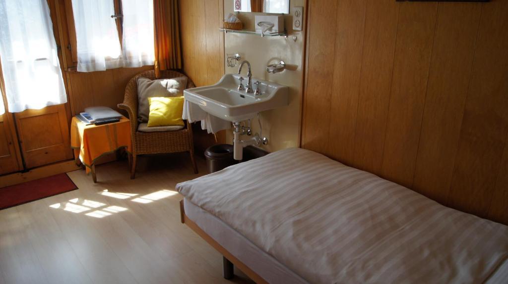 Habitación Individual con baño compartido