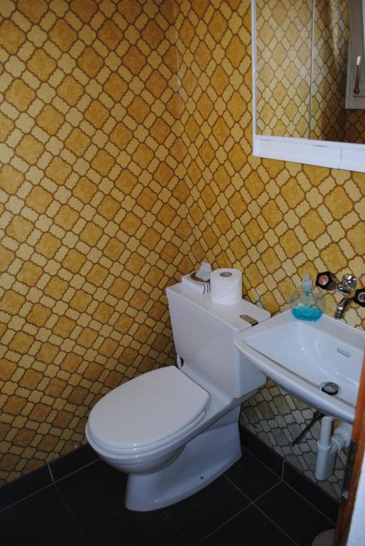 Zweibettzimmer mit Gemeinschaftsbad und -WC