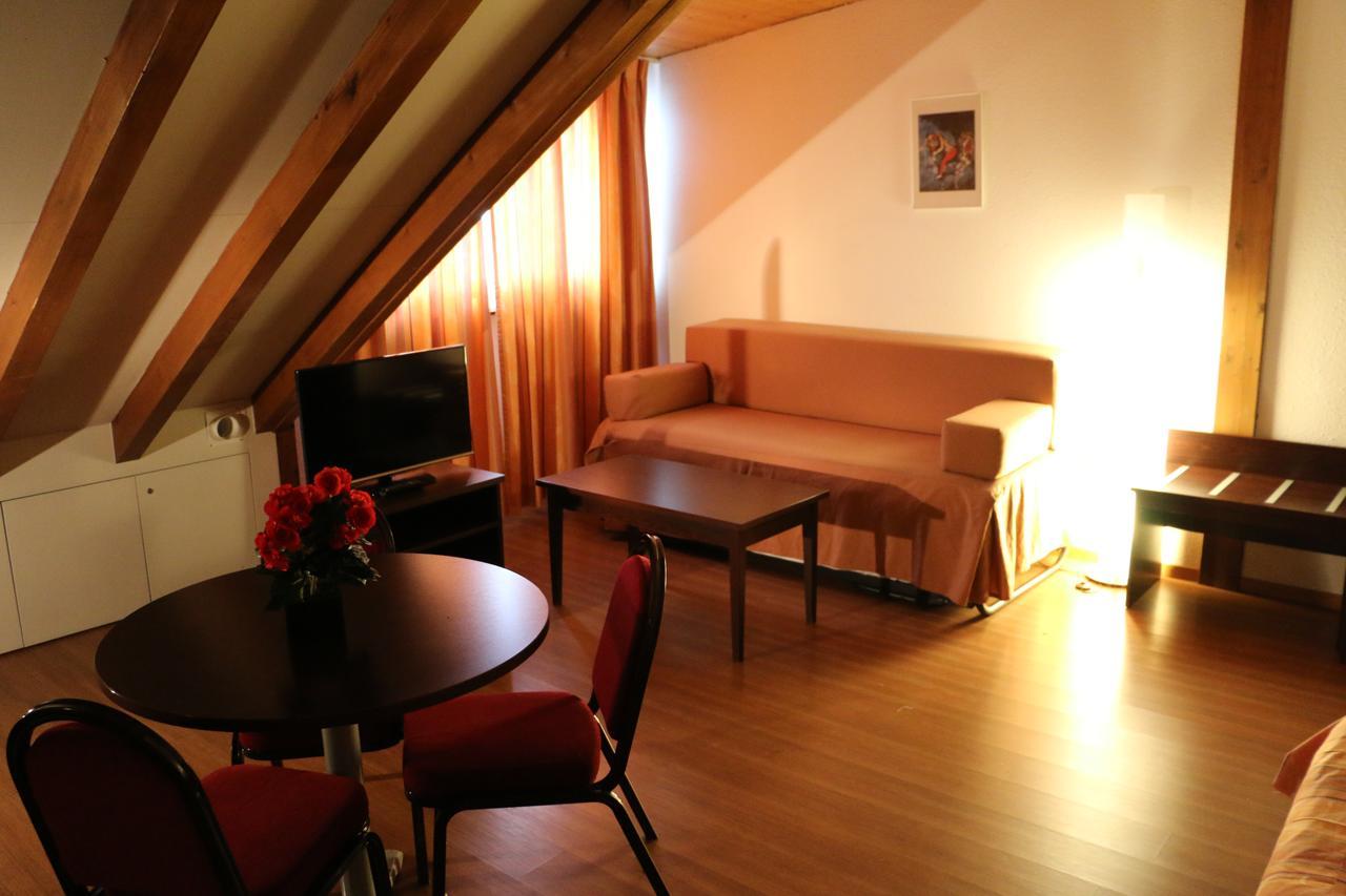 Quintuple Room,664254906:JPEG