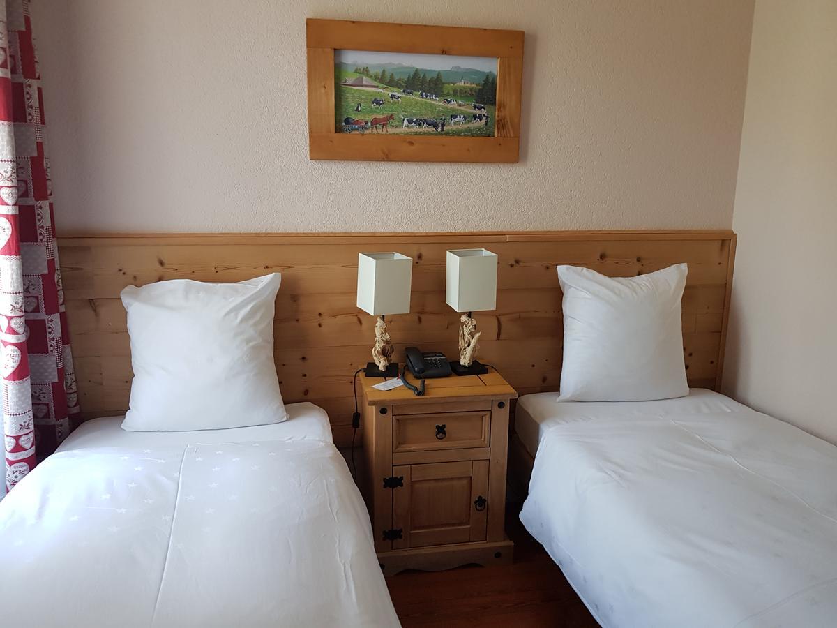 Quarto com 2 Camas de Solteiro
