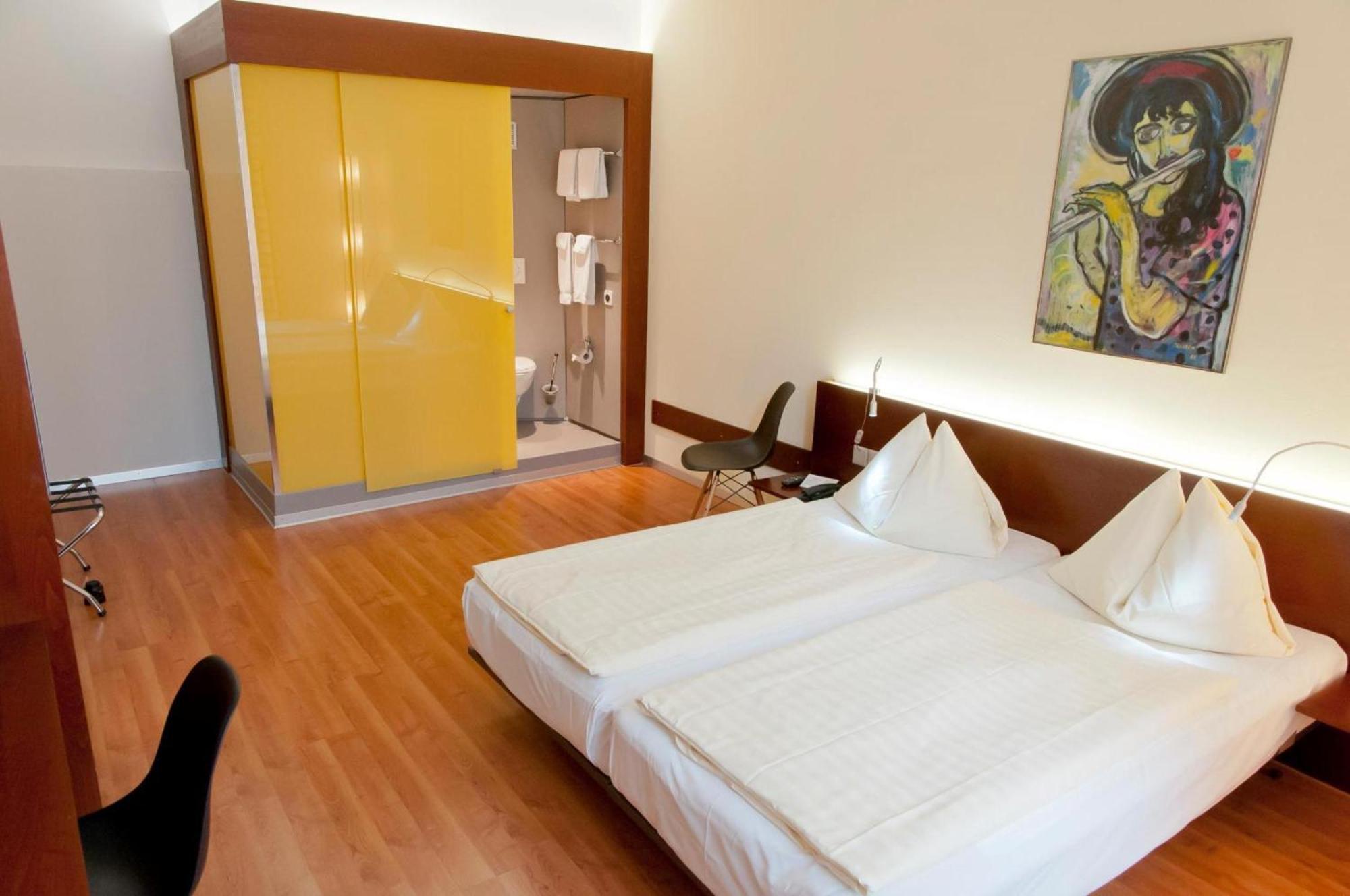 Family Room,1028909968:JPEG