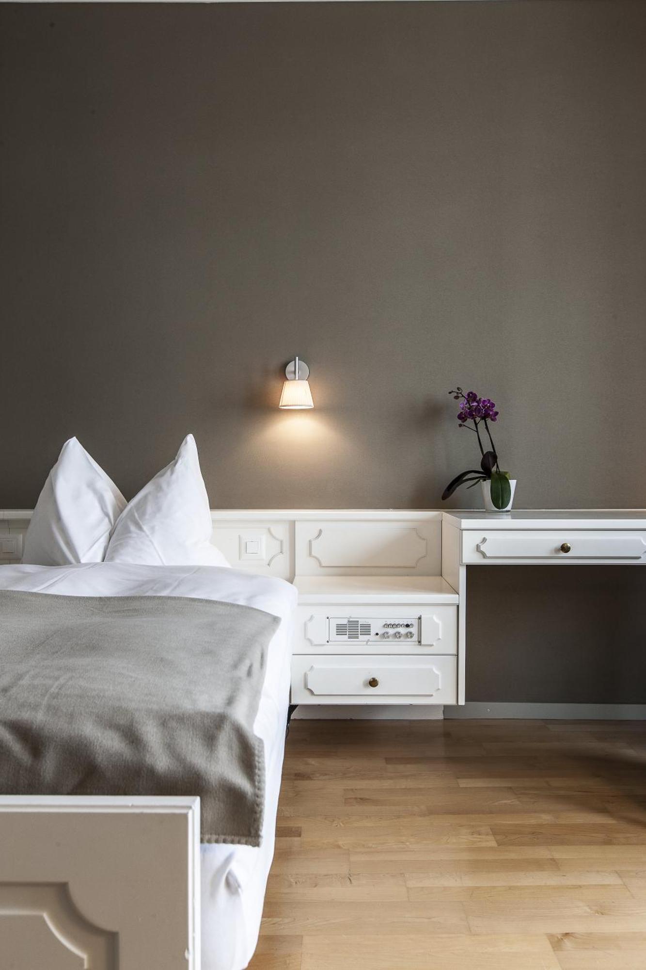 Double Room Queen Bed
