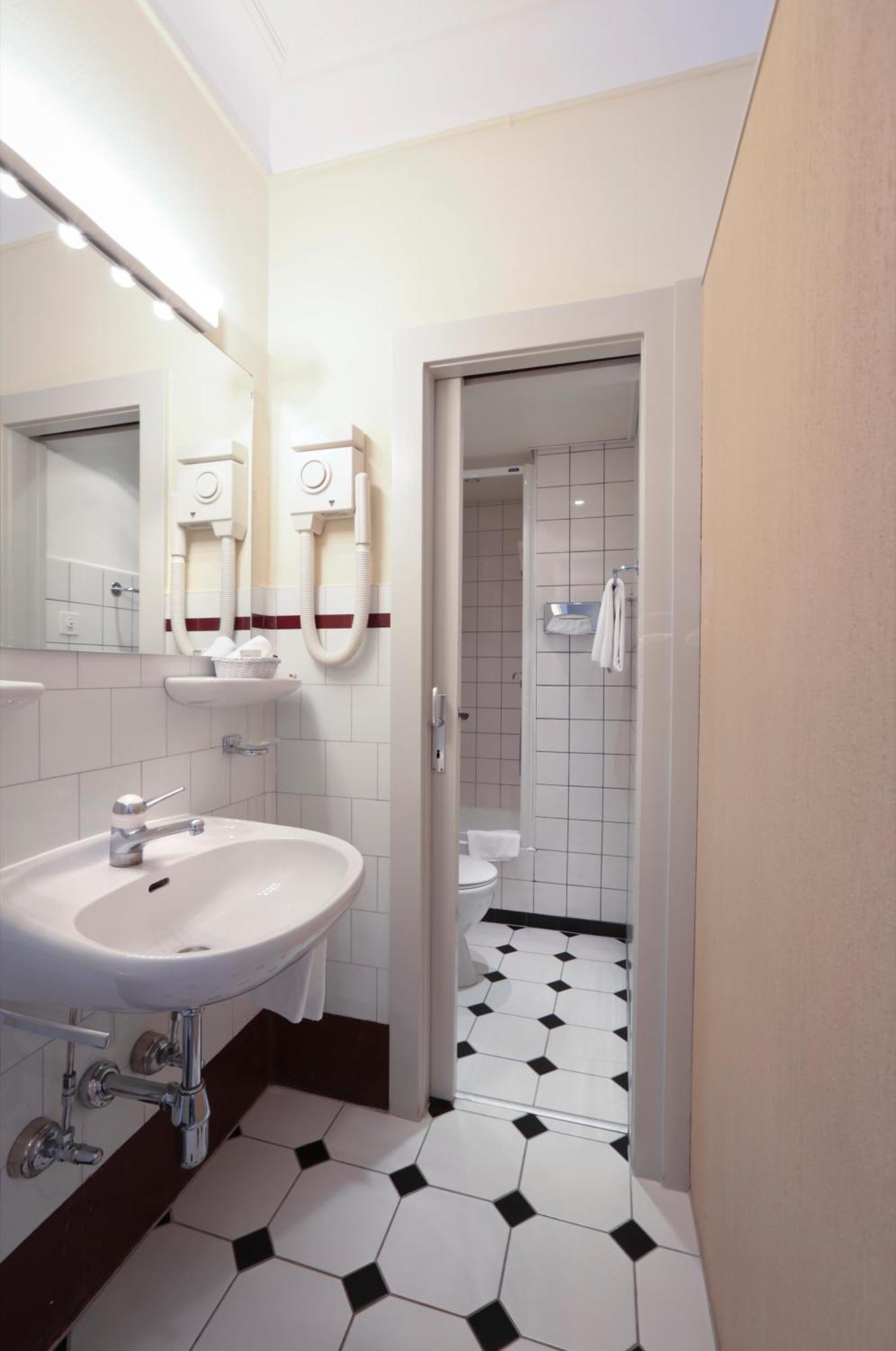 Budget Double Room,1075715794:JPEG