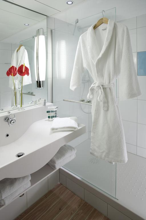 Quarto Executivo com 1 Cama Queen e Sofá