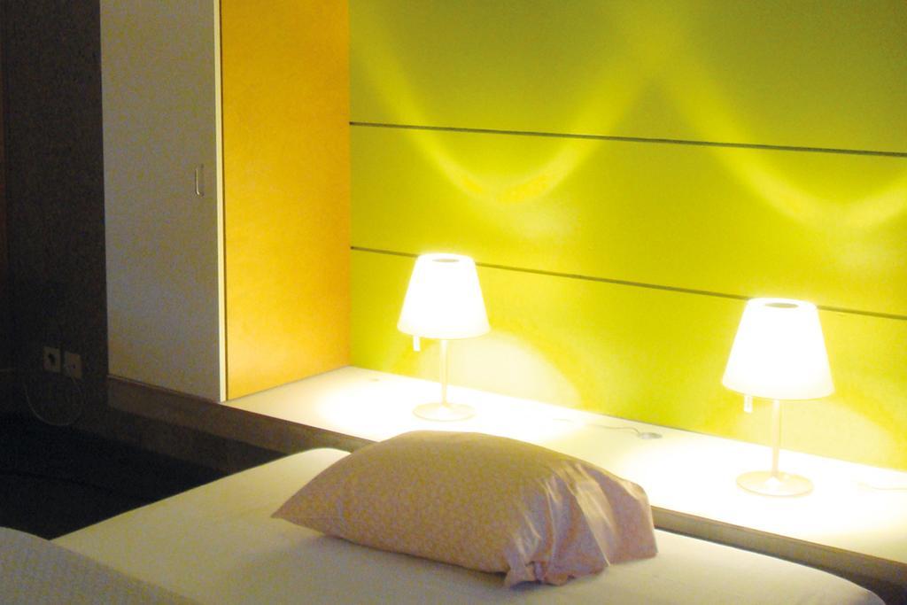 Eenpersoonsbed in Vierpersoonskamer