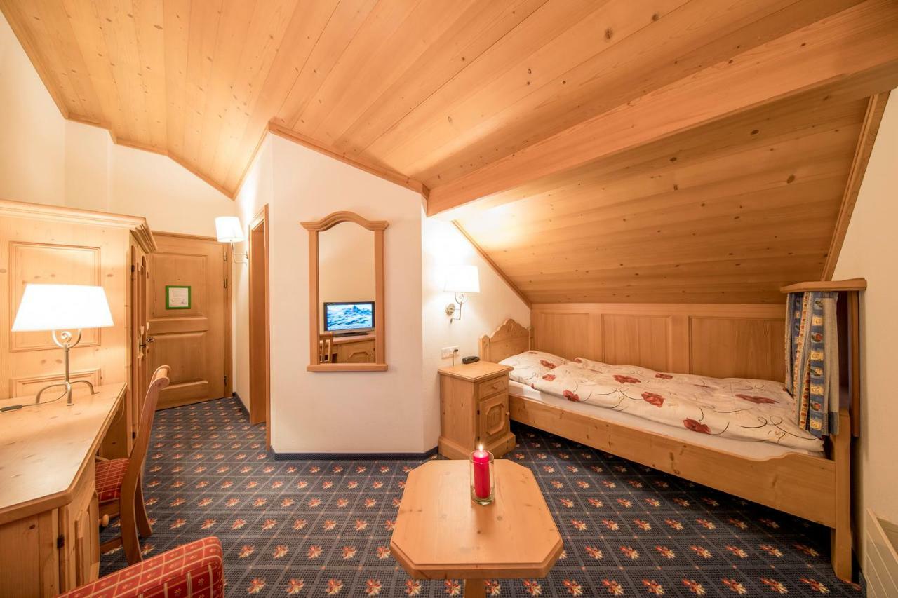 Single Room,828620369:JPEG