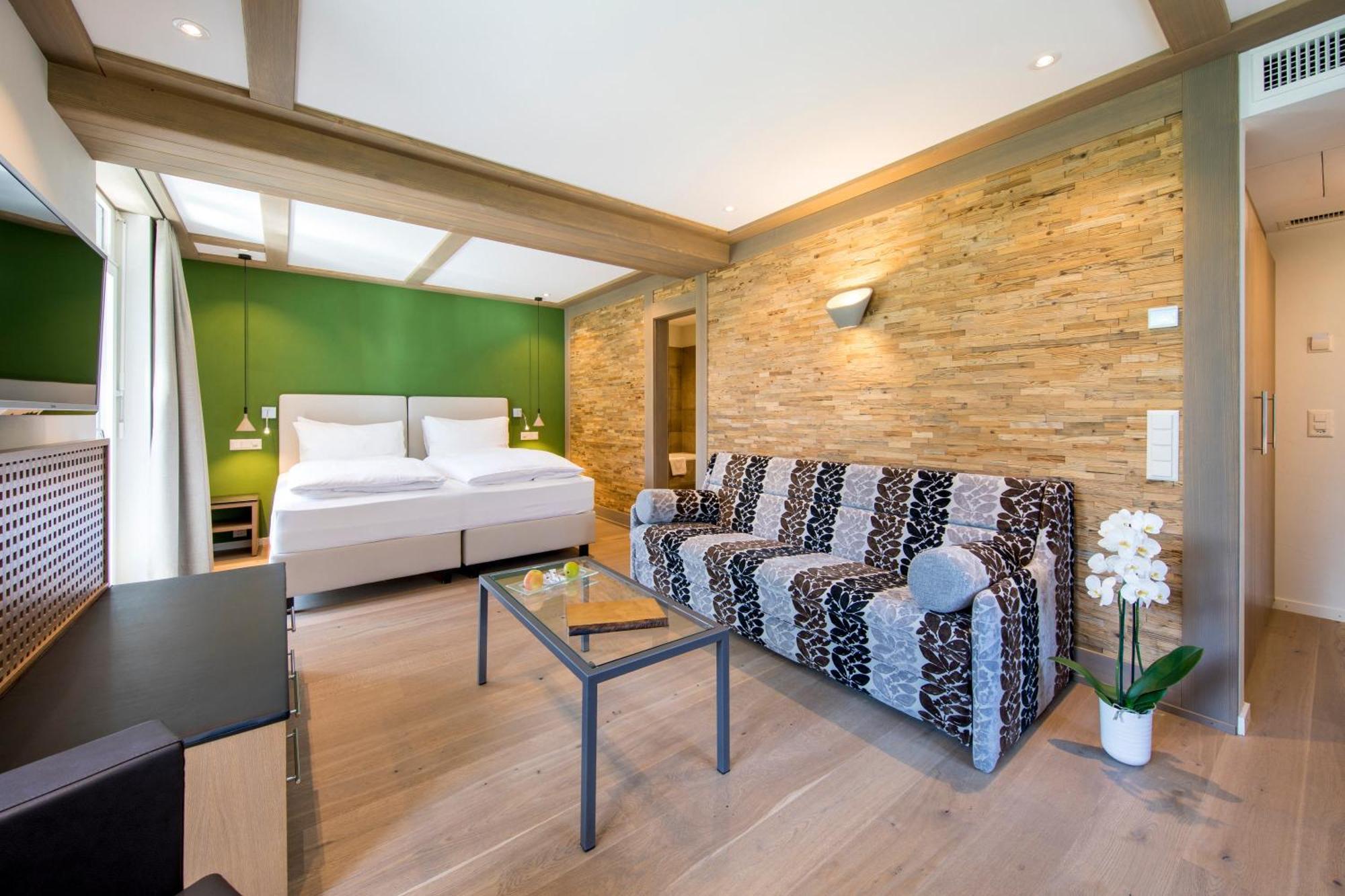 Deluxe Tweepersoonskamer met 1 of 2 Bedden en Airconditioning - Uitzicht op de Eiger