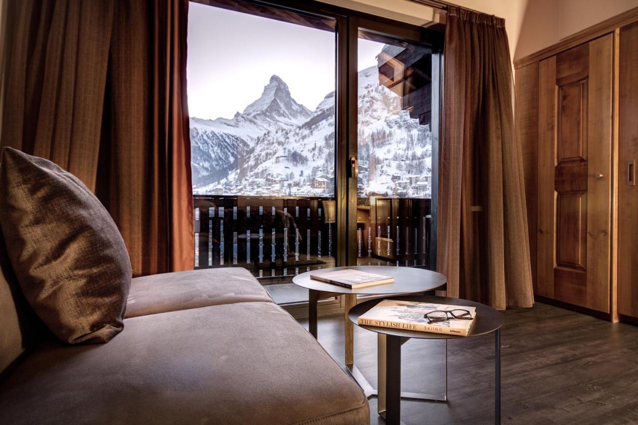 Superior Tweepersoonskamer met Balkon en Panoramisch Uitzicht op de Matterhorn