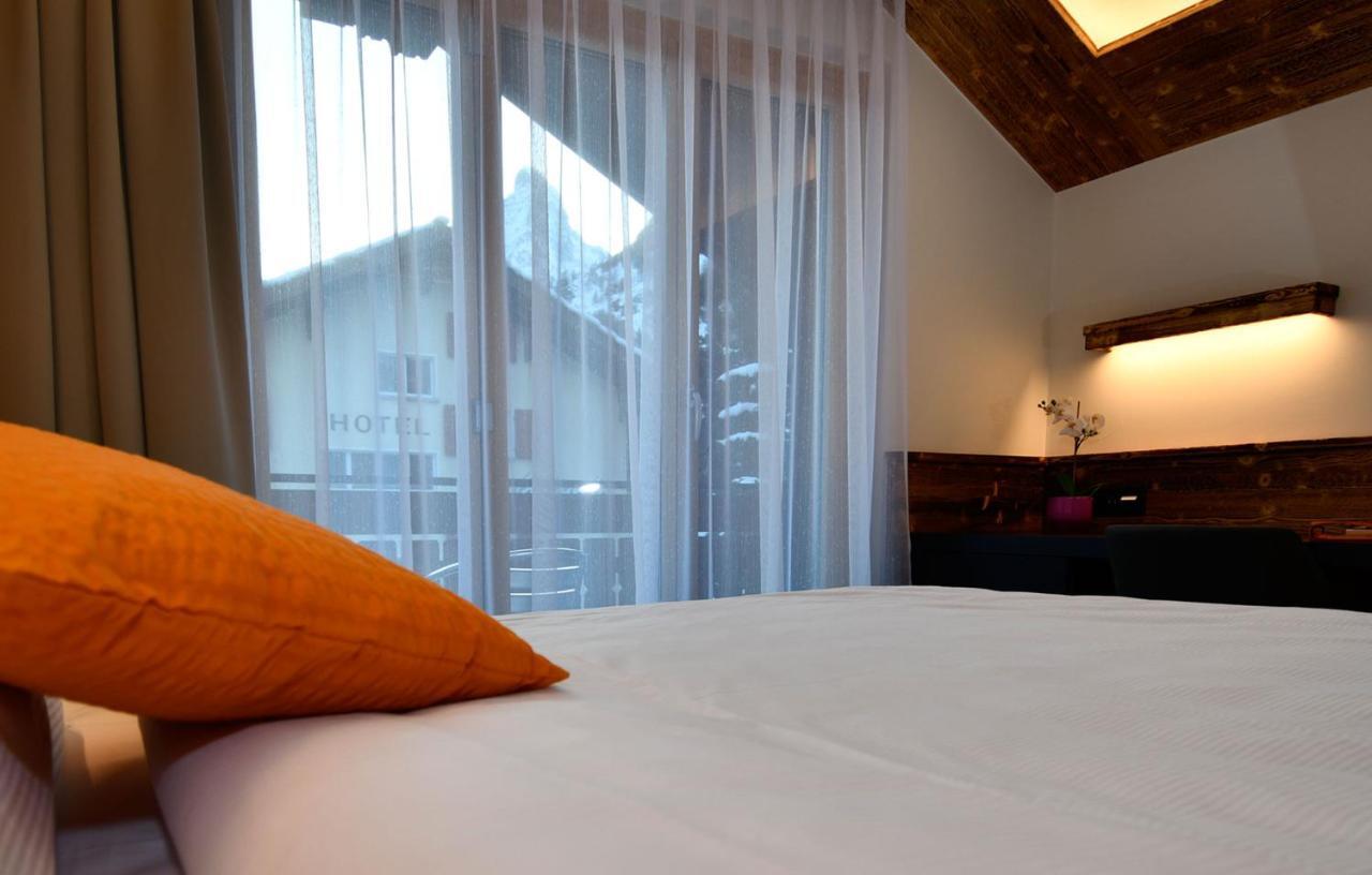 Superior Queen Room with Matterhorn View