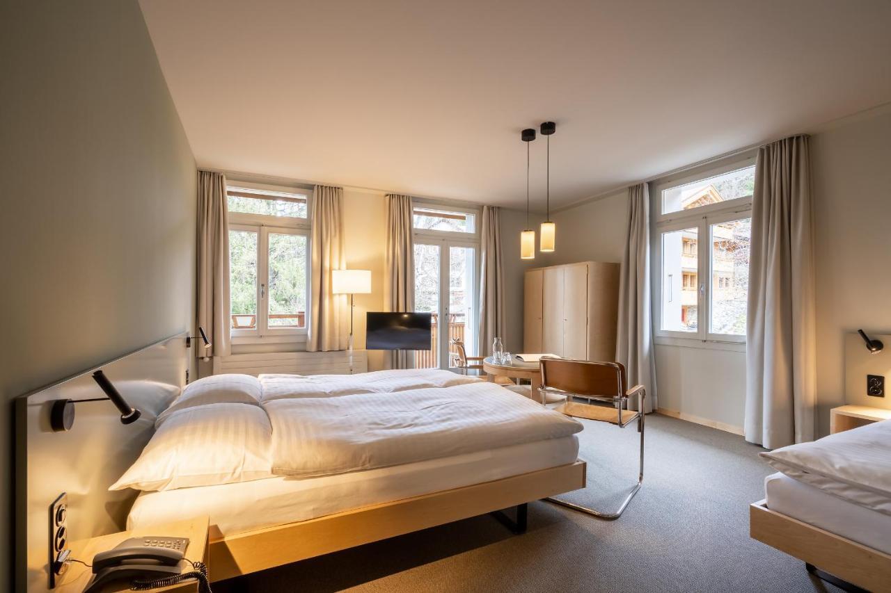 Luxe Driepersoonskamer met een Balkon en Tuinzicht