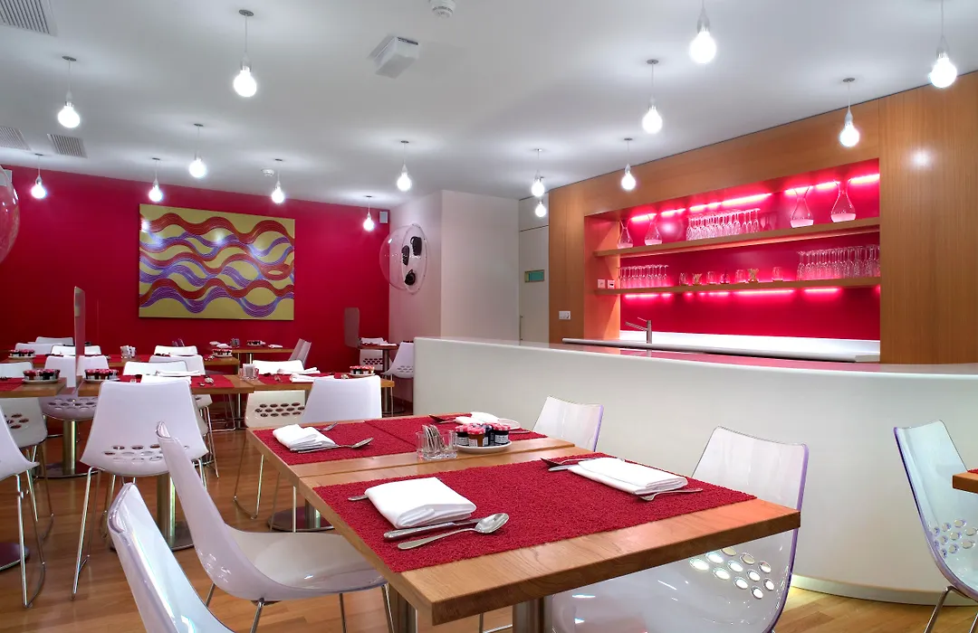 La Cour Des Augustins Boutique Gallery Design Hotel-1