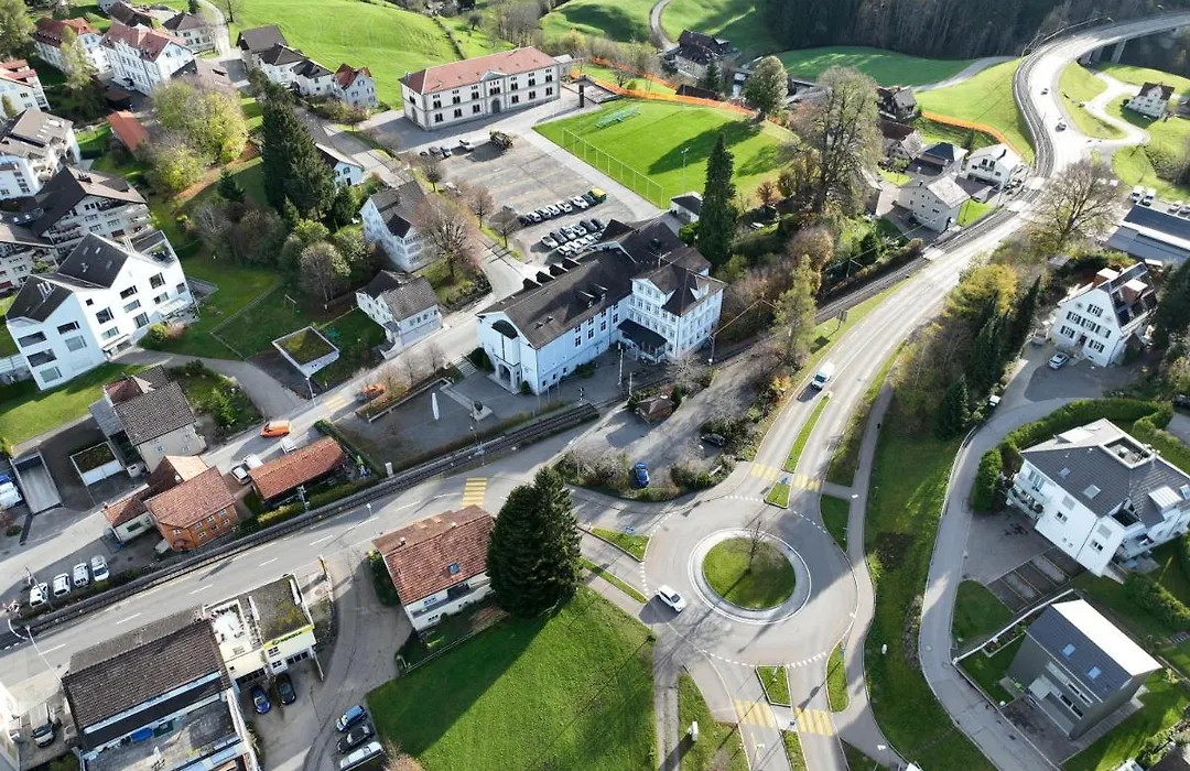 Hotel & Spezialitaetenrestaurant Zur Linde-1