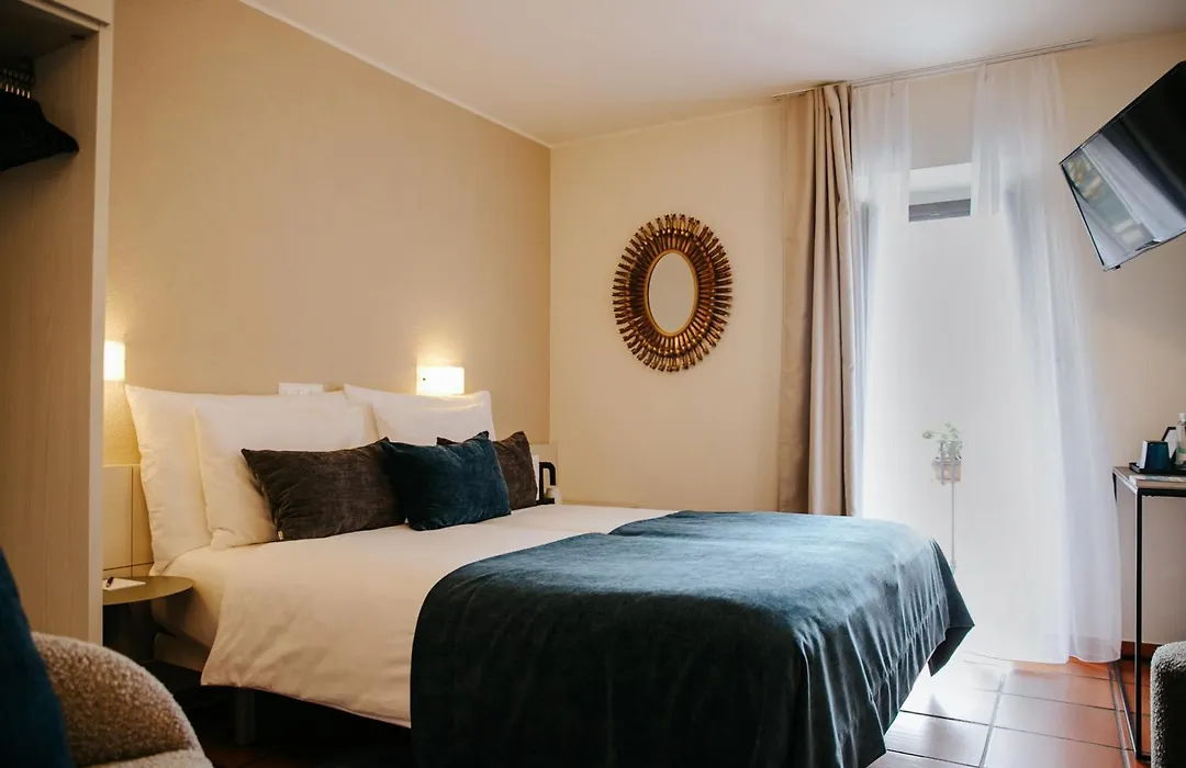 Vista Lakefront Boutique Hotel-1