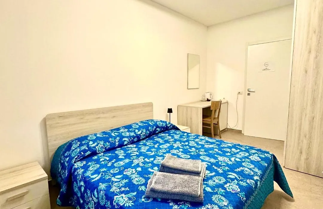 La Veranda Guest Rooms - Free Public Transport & Parking, Close To City Center-1