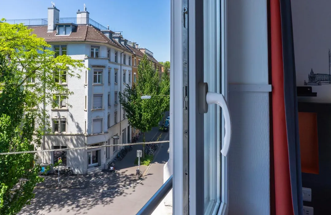 Easyhotel Zuerich City Limmatplatz-1
