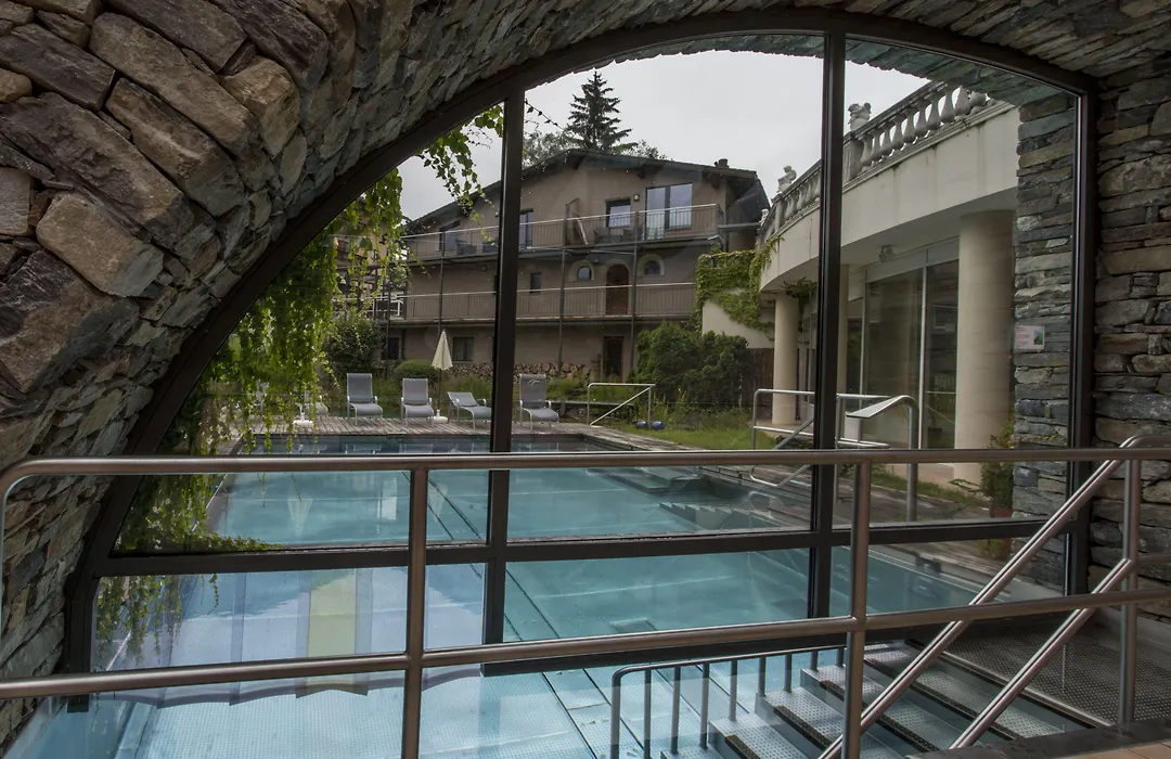 Hotel Cresta-1