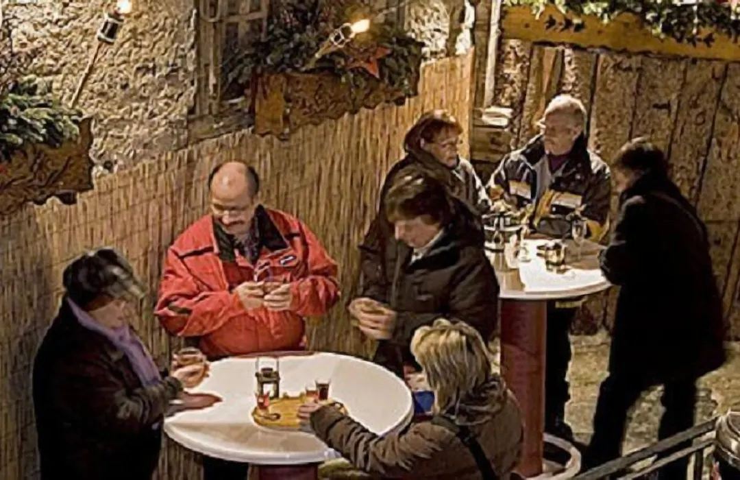 Petit Helvetia Budget Hotel-1