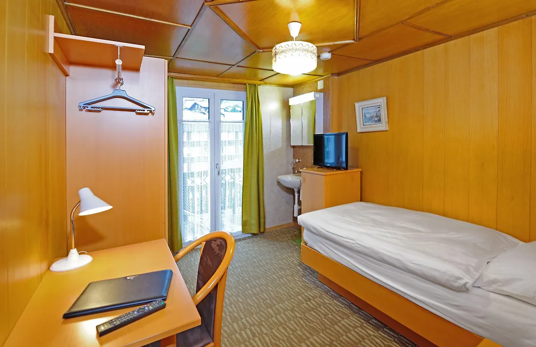 Hotel Alphubel-1