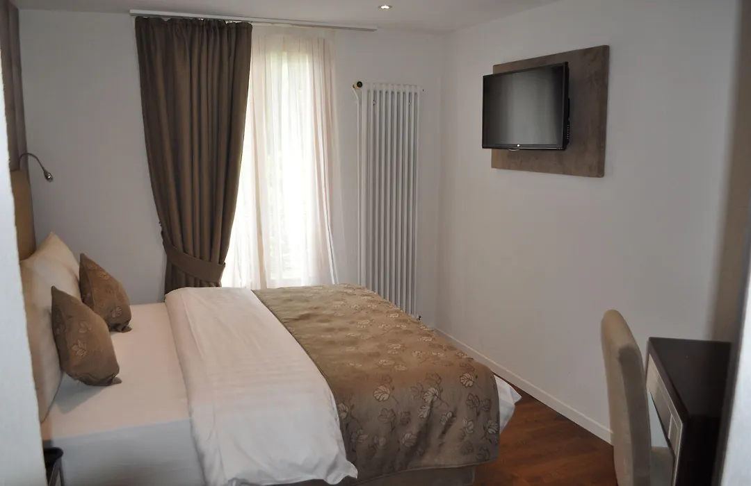 Hotel de Savoie-1