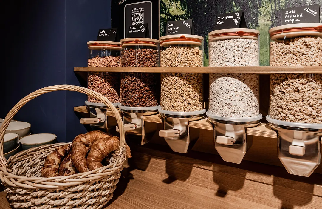 Capsule Hotel - Alpine Garden Zurich Airport-1