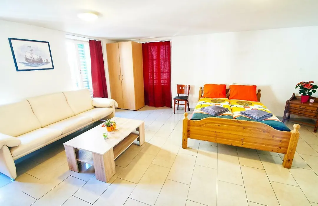 Central Park Holiday Apartment-1