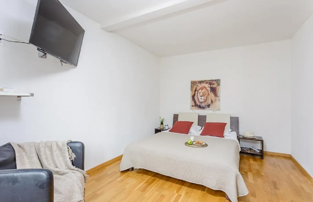 Swiss Star Guesthouse Oerlikon - Contactless Self Check-In-1