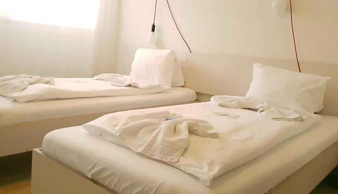 Easy-Living Budget Rooms Lindenstrasse 48-1