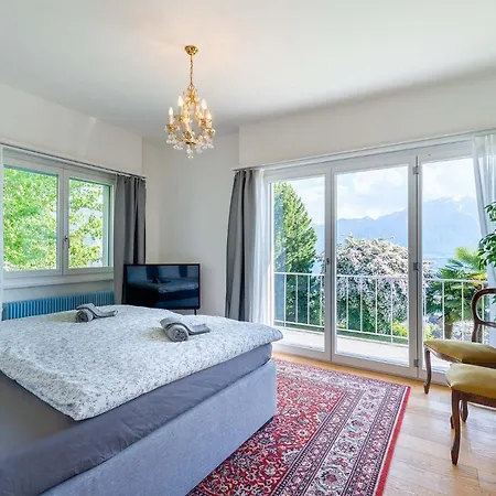 Rooms In Splendid Apartment With Parking-Stunning Lake View-3