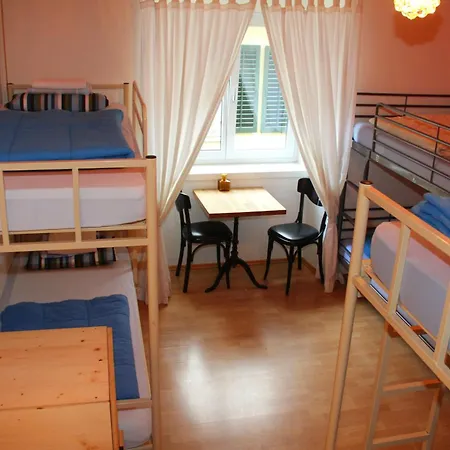 Oldtown Hostel Otter-2