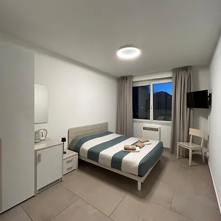 La Veranda Guest Rooms - Free Public Transport & Parking, Close To City Center-3