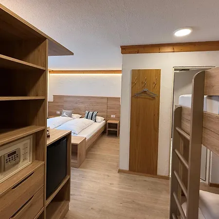 Hotel Crystal-2