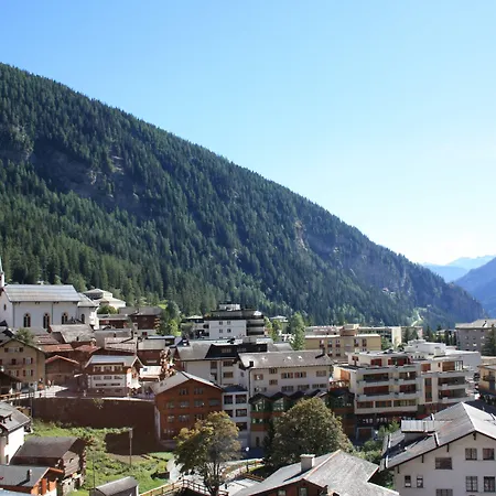 Hotel Paradis-Leukerbad-Therme-3