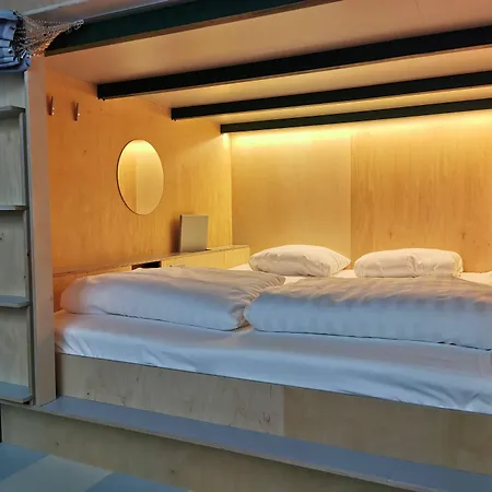 Green Marmot Capsule Hotel Zuerich-3