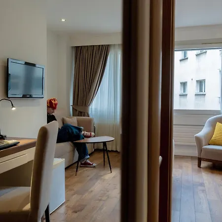 Hotel Alpha-2