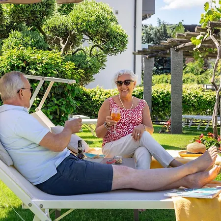Ascona Lodge, Pool & Garden Retreat-2