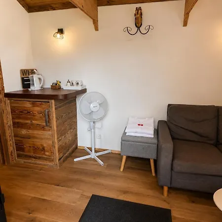 Les Chambres Et Roulottes Des Noisetiers-3