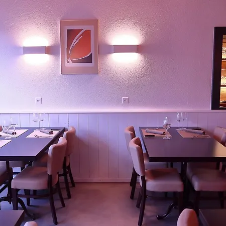 Hotel-Rotisserie La Tour Rouge-3