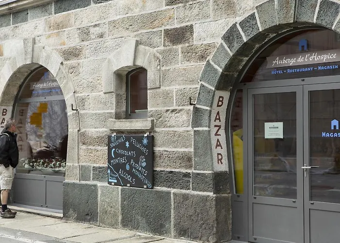Bourg-Saint-Pierre Hotels