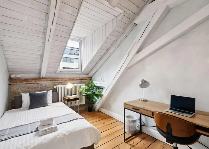 The R Loft Bali - Cosy Hostel Room, Communal Space, Rooftop Olten
