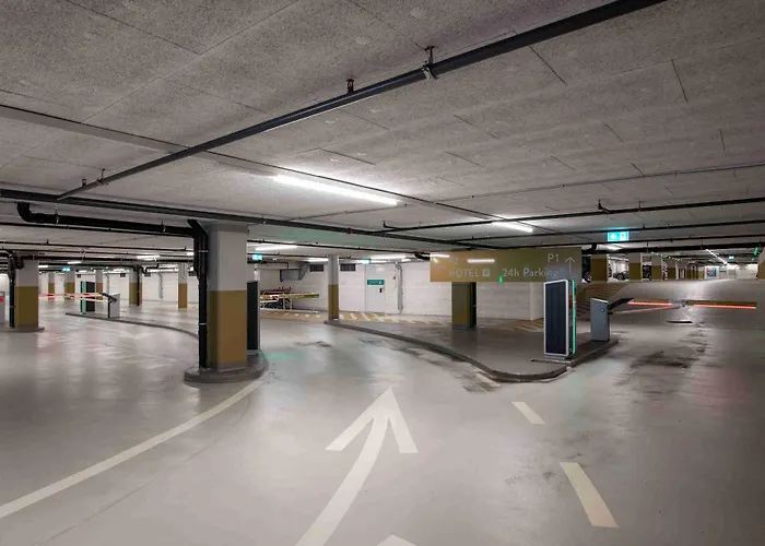 Hotel Illuster - Urban & Local