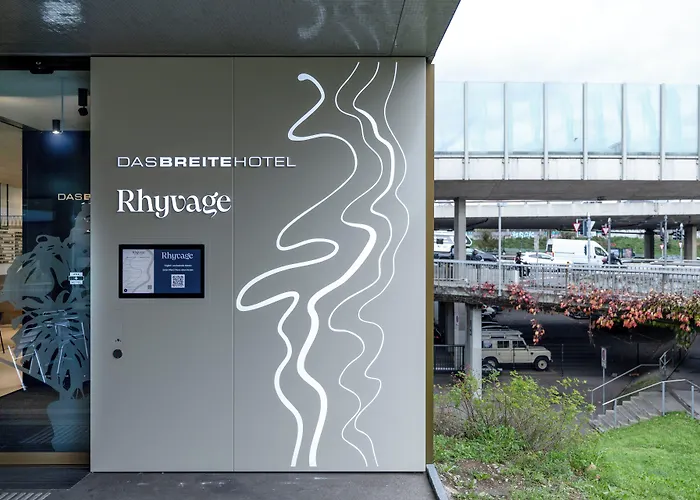 Dasbreitehotel Am Rhein Bazel